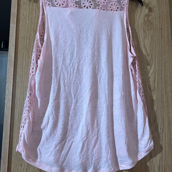 Sleeveless Top - Picture 4 of 4